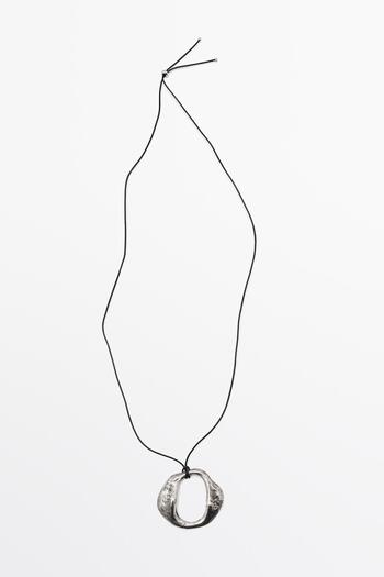 Massimo Dutti Soyut metal kolye
