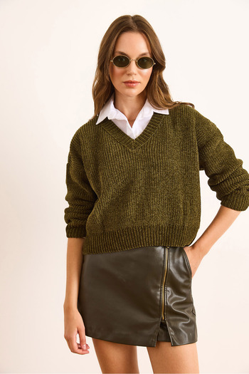 Olalook Women's Khaki V-Neck Chenille Soft Textured Sweater Kzk-19000973