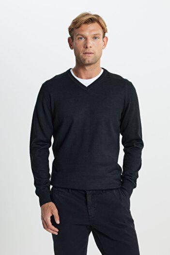 ALTINYILDIZ CLASSICS Men's Black Wool Warm Standard Fit Regular Cut V-Neck Knitwear Sweater