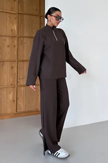MODAGEN Set de pantaloni de damă maro cu jumătate de fermoar și guler ridicat
