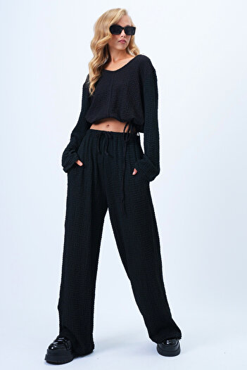 Trend Alaçatı Stili Women's Black V-Neck Wide Cut Wrap Blouse and Double Pocket Pants Set Alc-X14431