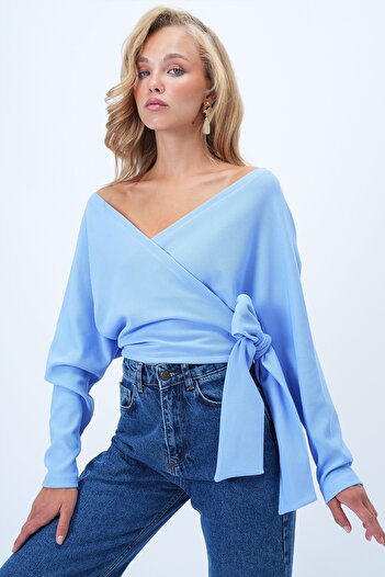 Trend Alaçatı Stili Kadın Mavi Ön Arka Kruvaze Yaka Bağlama Detaylı Ottoban Crop Bluz Alc-X14346