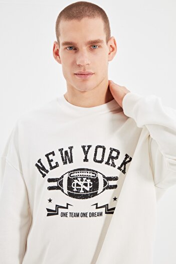 Trendyol Collection Long Sleeve Printed Ecru Sweatshirt - Regular Fit Tmnaw22Sw0587