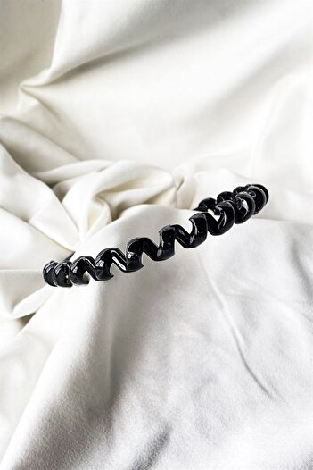 TAKIŞTIR Black Color Curved Crown