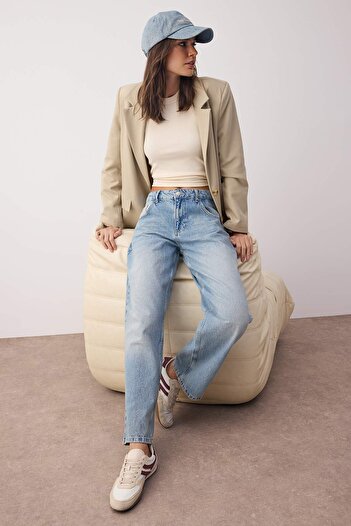 Trendyol Collection Niebieskie jeansy z niskim stanem, proste i luźne TWOAW26JE00129