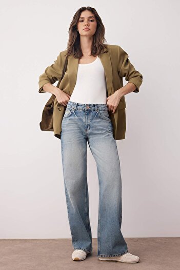 Trendyol Collection Blugi albaștri cu talie normală, picioare largi, cu picioare largi TWOAW26JE00078