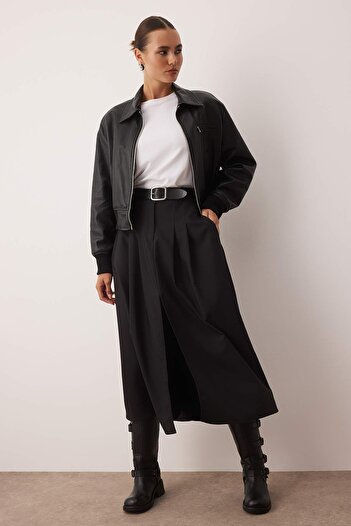 Trendyol Collection Czarna spódnica midi z rozcięciem z przodu, tkana, spadochronowa TWOAW26ET00042