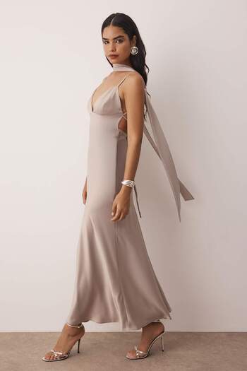 Trendyol Collection Šedý šátek Detailní saténové tkané maxi večerní šaty Večerní šaty pro návrat domů TPRSS25EL00312