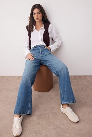 Trendyol Collection Niebieskie jeansy z wysokim stanem i szerokimi nogawkami TWOAW26JE00145