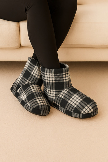 fluffy Fleece Plaid Printed, Plush Inside, Thick and Non-Slip Sole Men's Home Shoes
