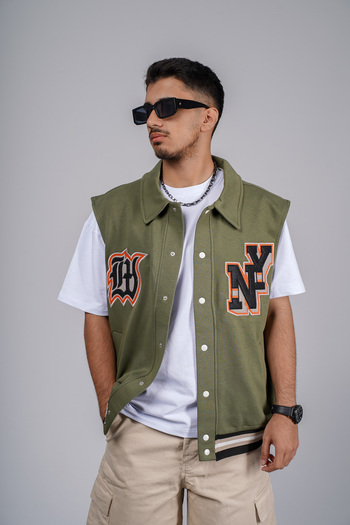 Butik Seasonal Vest with Snap Fasteners on the Front and Ribbed Appliqué