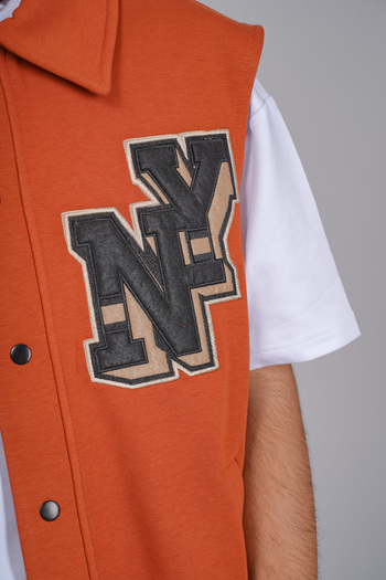 Butik Seasonal Vest with Snap Fasteners on the Front and Ribbed Appliqué
