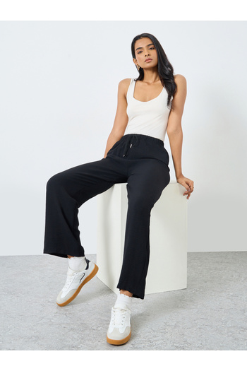 Styli Women Solid Drawstring Waist Wide Leg Pants