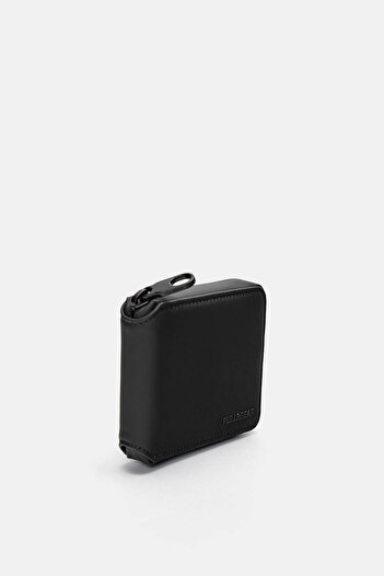 Pull & Bear Rubberised wallet