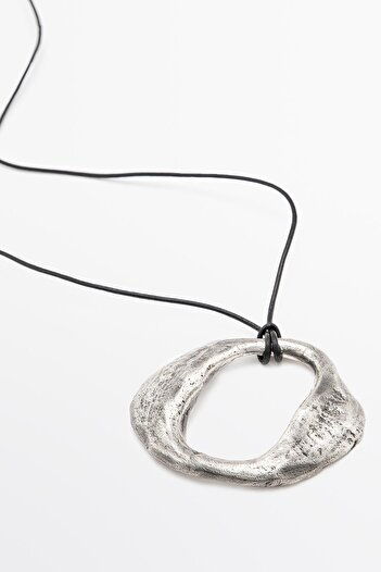 Massimo Dutti Soyut metal kolye