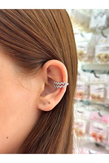 BY YASİN TOPÇU Steel Silver Color Zigzag Stone Cartilage Earrings