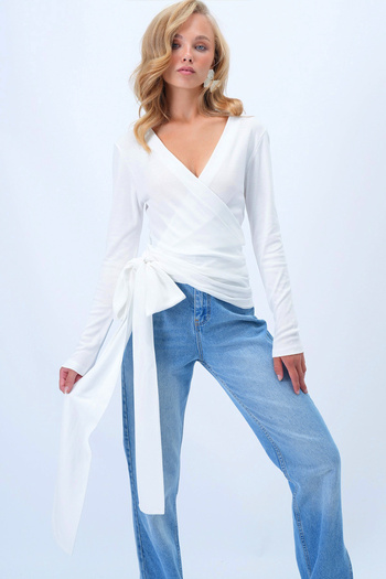 Trend Alaçatı Stili Women's Ecru Double Breasted Cut V Neck Waist Tie Detailed Blouse Alc-X14379