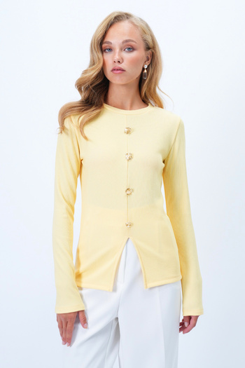 Trend Alaçatı Stili Gelbe Ottoban-Bluse für Damen mit Rundhalsausschnitt und Knopfdetail vorne mit Schlitz Alc-X14345