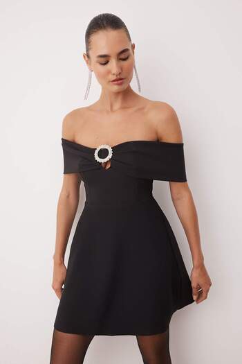 Trendyol Collection Black Stone Accessory Detailed Carmen Collar Dress Tpraw26El00002