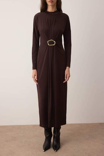 Trendyol Modest Σκούρο καφέ πλεκτό φόρεμα με λεπτομέρεια με αγκράφα στη μέση TCTAW26EB00026