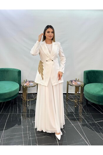 White Corner 3222 Skirt Suit
