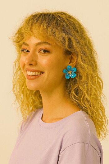 New Obsessions Gold Detailed Flower Earrings