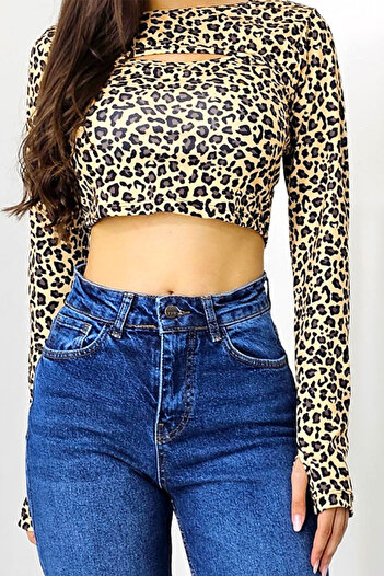 FashionForYou Sienna crop top, with cutout neckline and slit/finger sleeve, Animal print