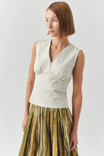 Exquise V Neck Sleeveless Slim Fit Knitted Cream Blouse