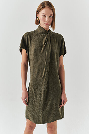 Exquise High Collar Off Shoulder Jacquard Leopard Regular Mini Dress