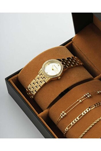 Arkaan A distinctive women's gift: a steel watch and bracelets.
