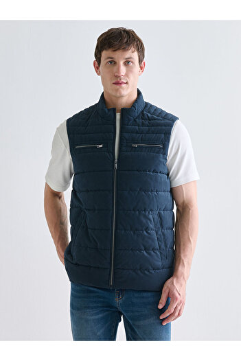 LC Waikiki Sparkling Choices from Shining Store |   Standard Mold Stand-Up Collar Men's Puffer Vest