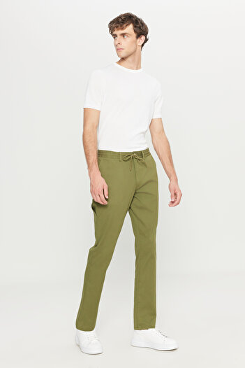AC&Co / Altınyıldız Classics Erkek Haki Oversize Bol Kesim Beli Bağlamalı Pamuklu Esnek Armürlü Yan Cepli Pantolon