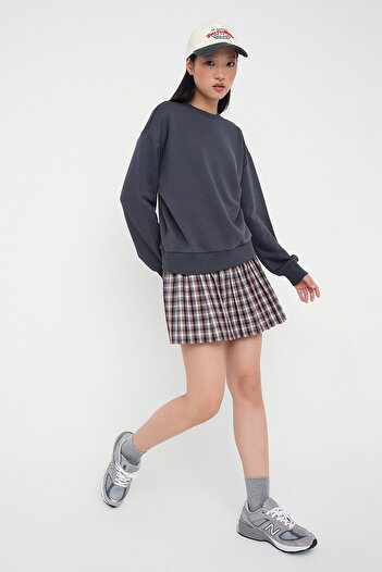 Trendyol Collection Teen Anthracite Thick Unsharped Regular/Normal Cut Crew Neck Knitted Sweatshirt Twoaw26Sw00028