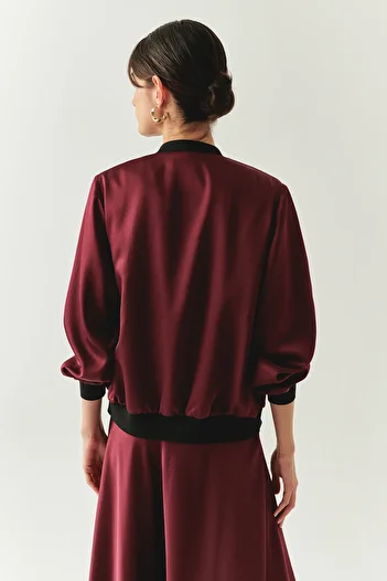 Exquise Crew Neck Pocket Satin Surface Regular Zipper Jacket