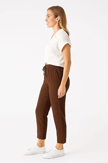 enmodaiçgiyim Dark Brown 100% Cotton Muslin Fabric Women's Trousers – Narrow Leg, Pockets, Comfortable Fit Casual Trousers
