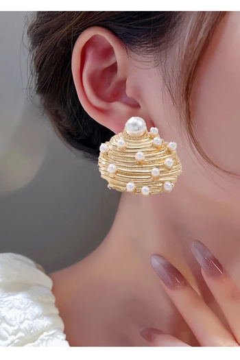 CAŞ DEKORASYON Gold Color Seashell Figured Pearl Earrings (Pair)
