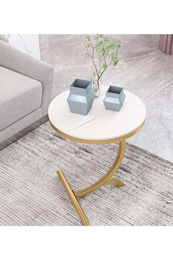 Arma Small C-shaped double-layer side table next to the sofa and bed
