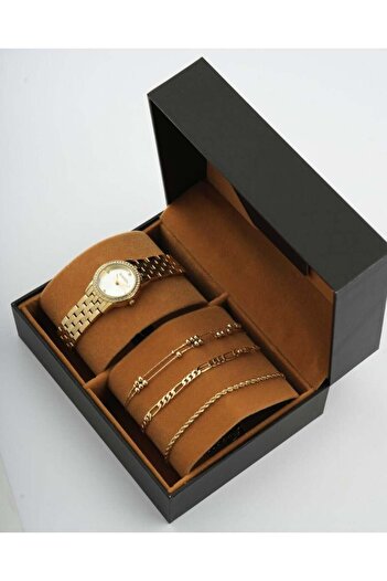 Arkaan A distinctive women's gift: a steel watch and bracelets.