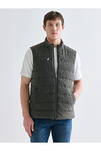 LC Waikiki Sparkling Choices from Shining Store |   Standard Mold Stand-Up Collar Men's Puffer Vest
