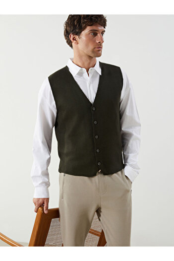 LC Waikiki Green Standard Fit V-Neck Men's Knitwear Vest