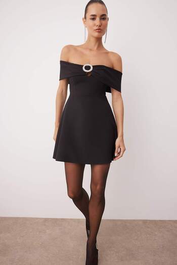 Trendyol Collection Black Stone Accessory Detailed Carmen Collar Dress Tpraw26El00002