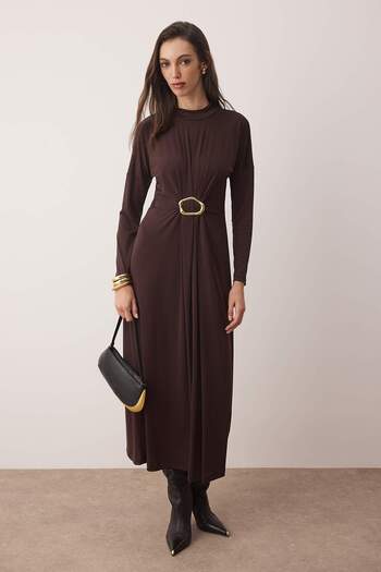 Trendyol Modest Σκούρο καφέ πλεκτό φόρεμα με λεπτομέρεια με αγκράφα στη μέση TCTAW26EB00026