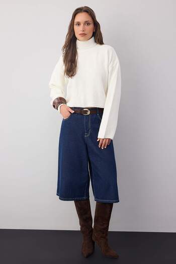 Trendyol Collection Wardrobe Essentials Ecru Wide Fit Soft Textured Crop/Short Knitwear Sweater Twoaw26Kz00113