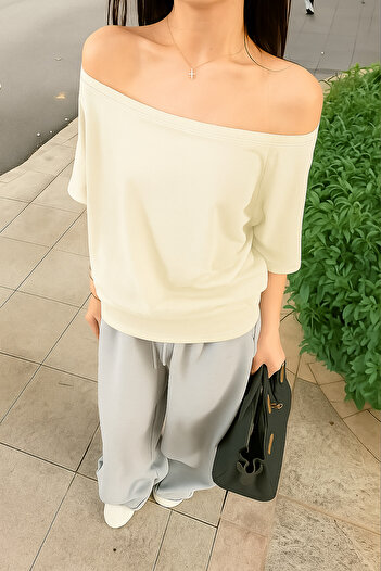 Tarz Cool Off-White Women's Off-Shoulder Boat Neck Oversize T-Shirt