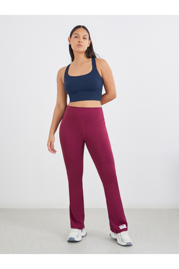 Styli Back Twist Cross Strap Detail Medium Support Sports Bra