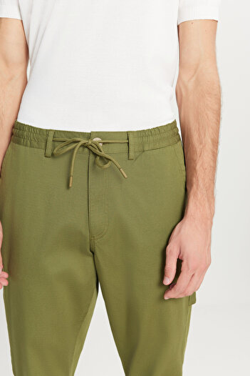 AC&Co / Altınyıldız Classics Erkek Haki Oversize Bol Kesim Beli Bağlamalı Pamuklu Esnek Armürlü Yan Cepli Pantolon