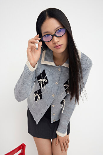 Trendyol Collection Teen Gray Premium/Special Yarn Argyle Pattern Ribbon Detail Polo Neck Knitwear Cardigan Twoaw26Hi00044
