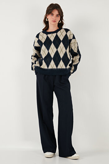 Lela Oversize Fit Crew Neck Argyle Pattern Soft Texture Pullover Sweatshirt 4616223