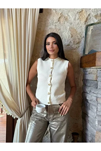 QBZ Sea Shell Buttoned Vest Jumper
