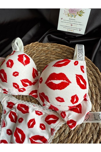 Nuzabi Kiss White Red Padded Underwire Lip Patterned Bra Set